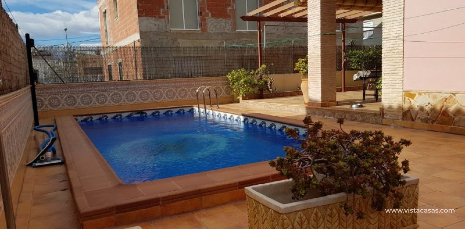 Resale - Villa - Torrevieja