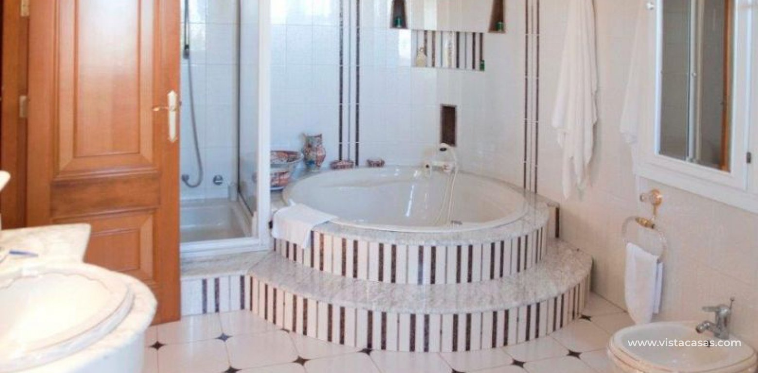 Sale - Villa - Villamartin