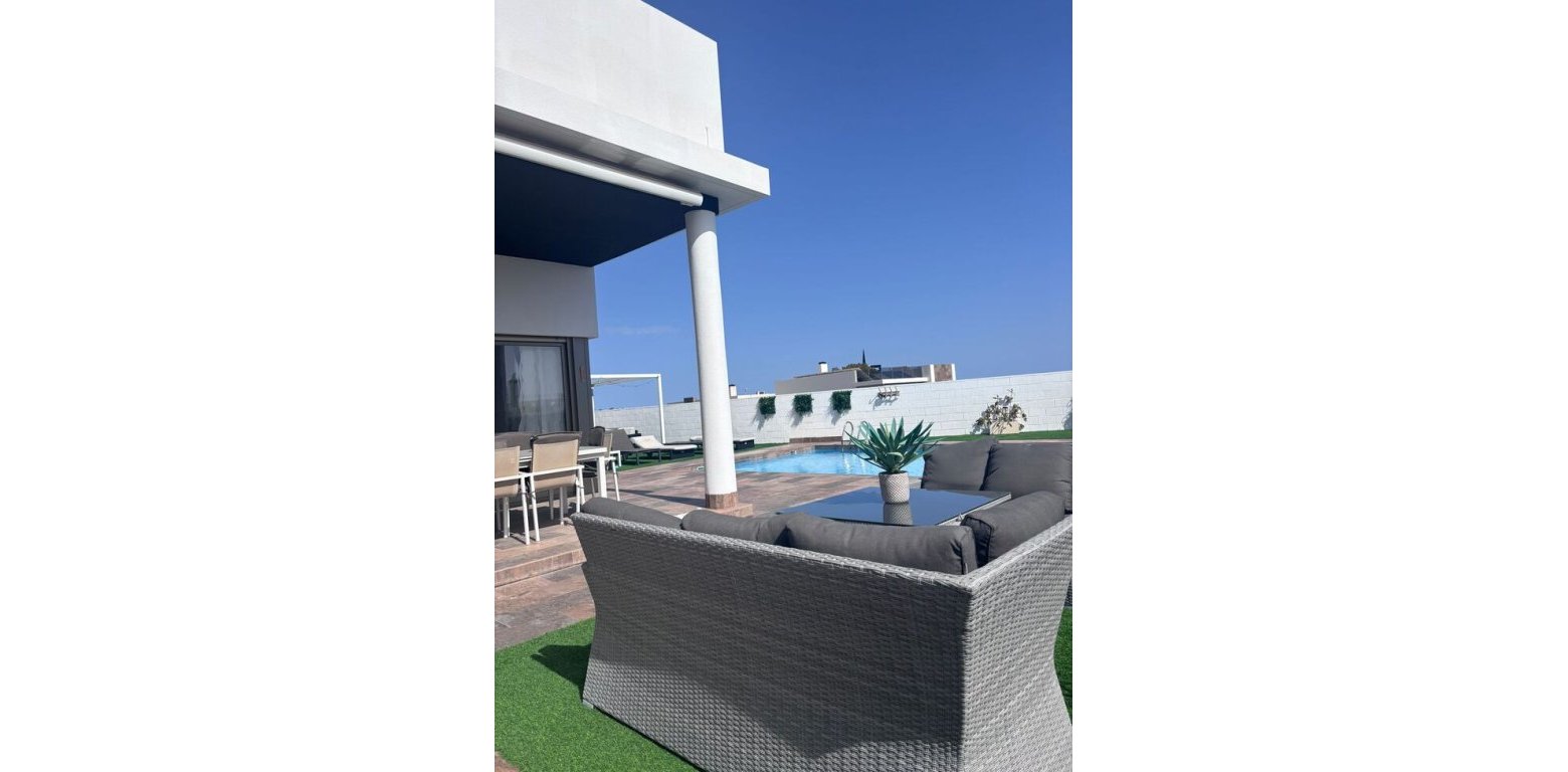 Resale - Villa - Villamartin - PAU 8
