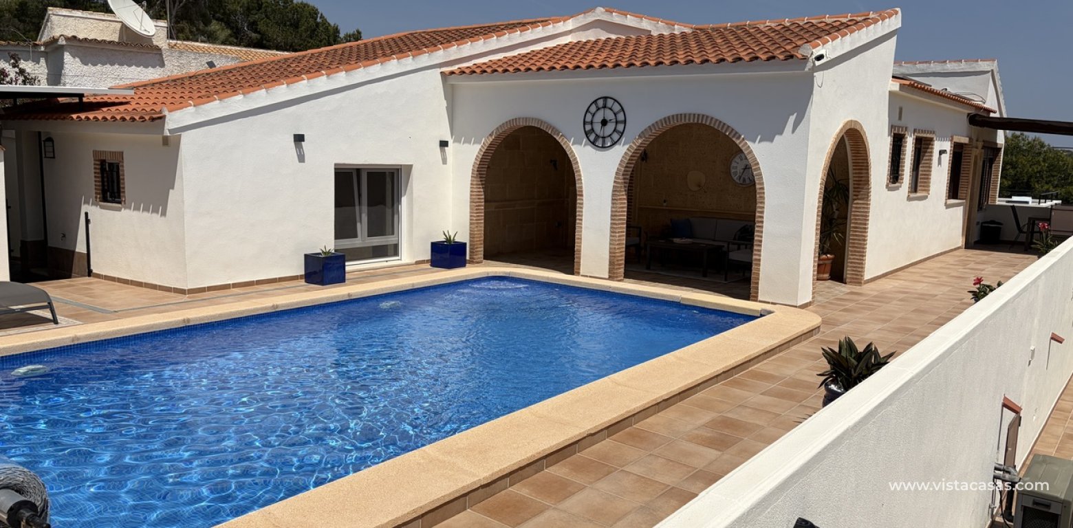 Resale - Villa - Pinar de Campoverde