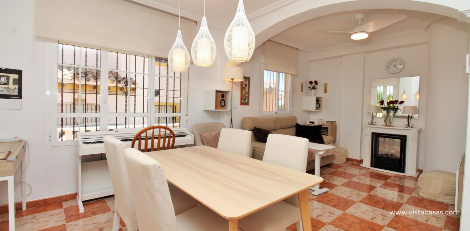 2 Bedroom Quad House For Sale in Lomas de Cabo Roig dining area