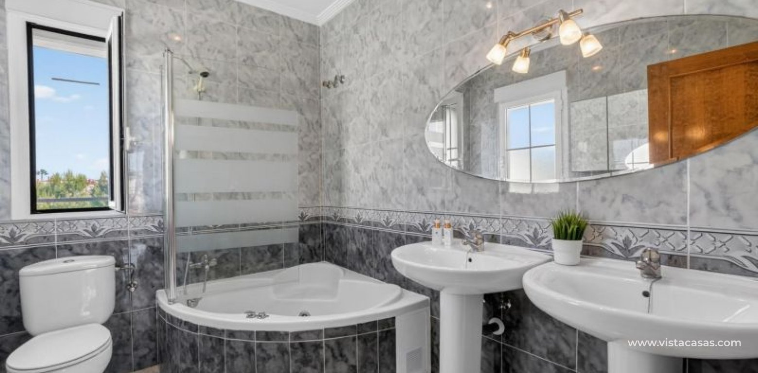 Venta - Chalet - La Zenia