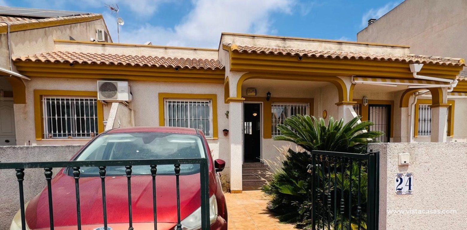 Sale - Townhouse - Daya Nueva