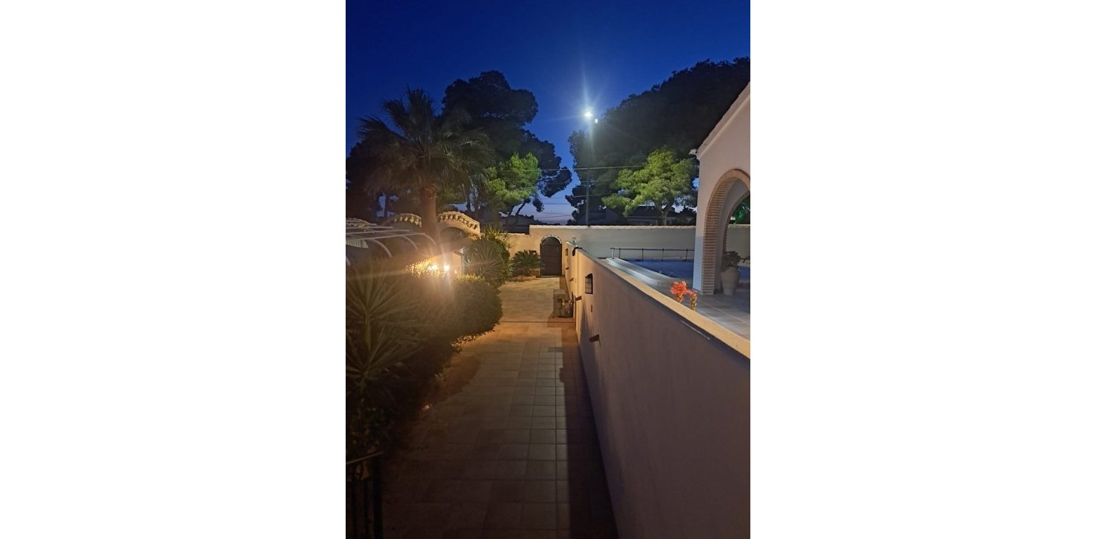 Resale - Villa - Pinar de Campoverde