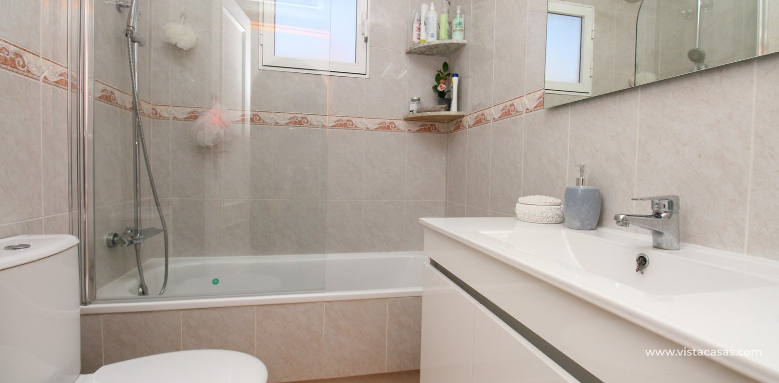 2 Bed Penthouse Apartment with Solarium For Sale in St James Hills Villamartin bathroom