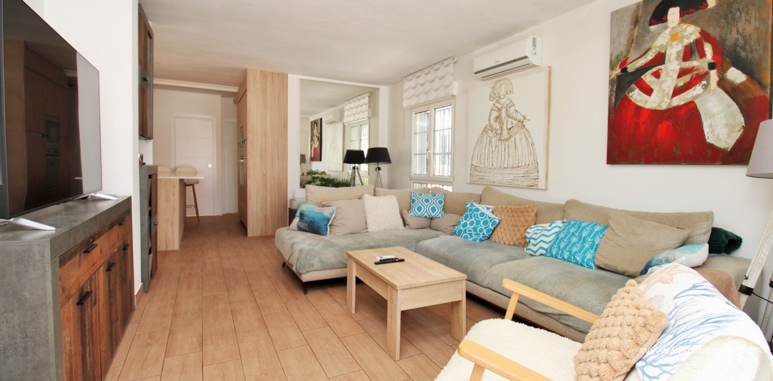 Renovated 3 Bed Villa Near Villamartin Plaza lounge