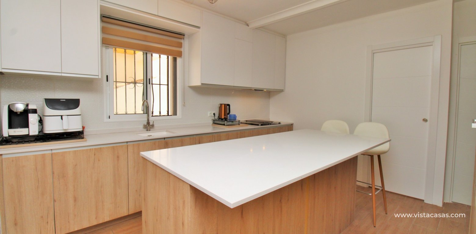 Renovated 3 Bed Villa Near Villamartin Plaza kitchen