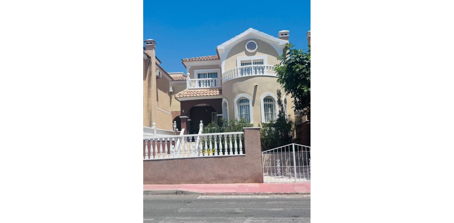 Sale - Villa - Villamartin