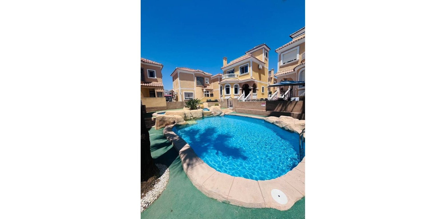 Sale - Villa - Villamartin