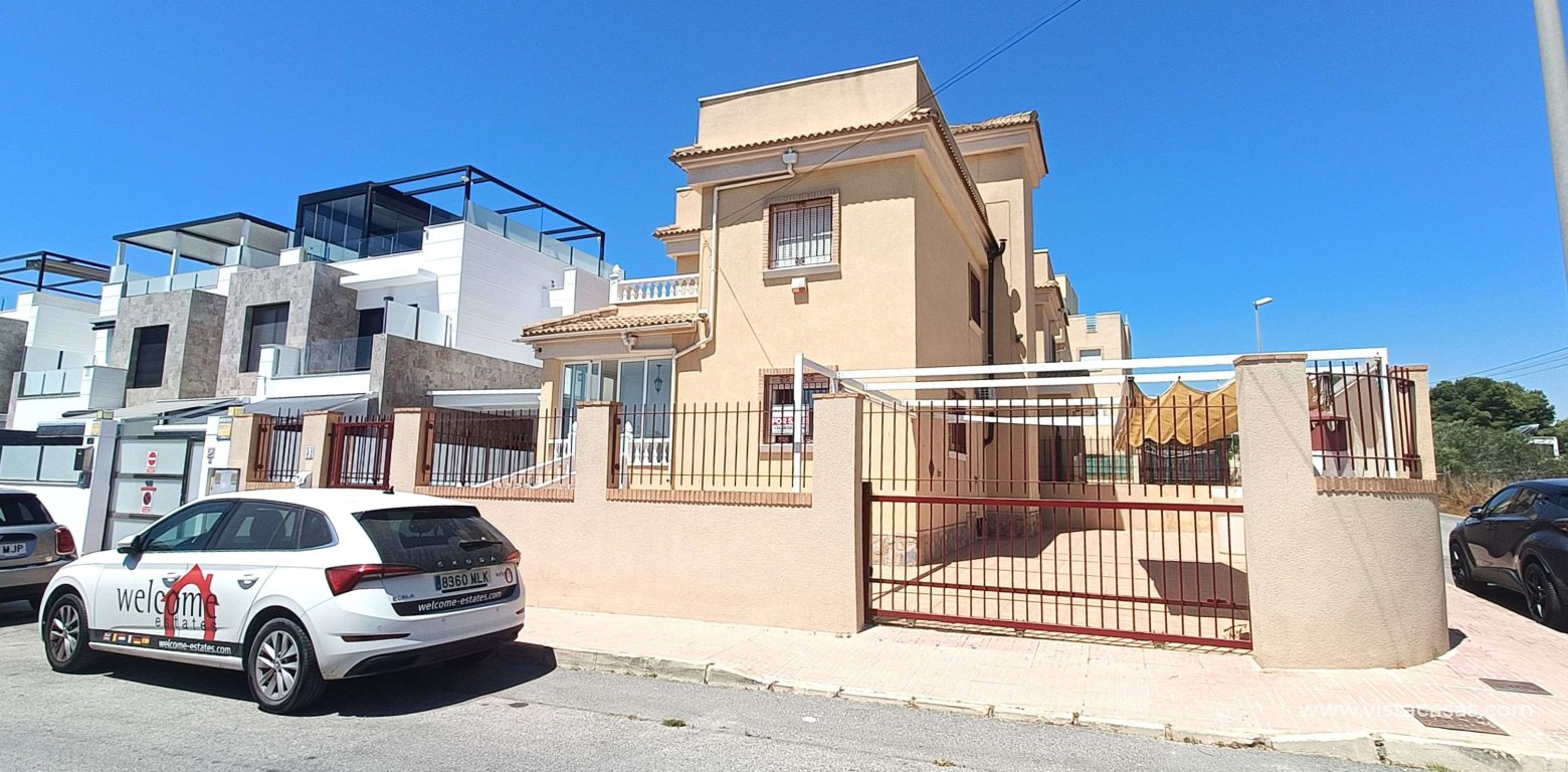 Resale - Villa - Cabo Roig