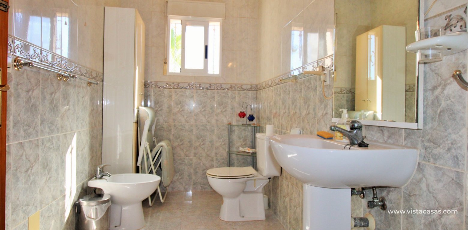 3 Bed Townhouse For Sale in Montegolf VI Villamartin upstairs bathroom
