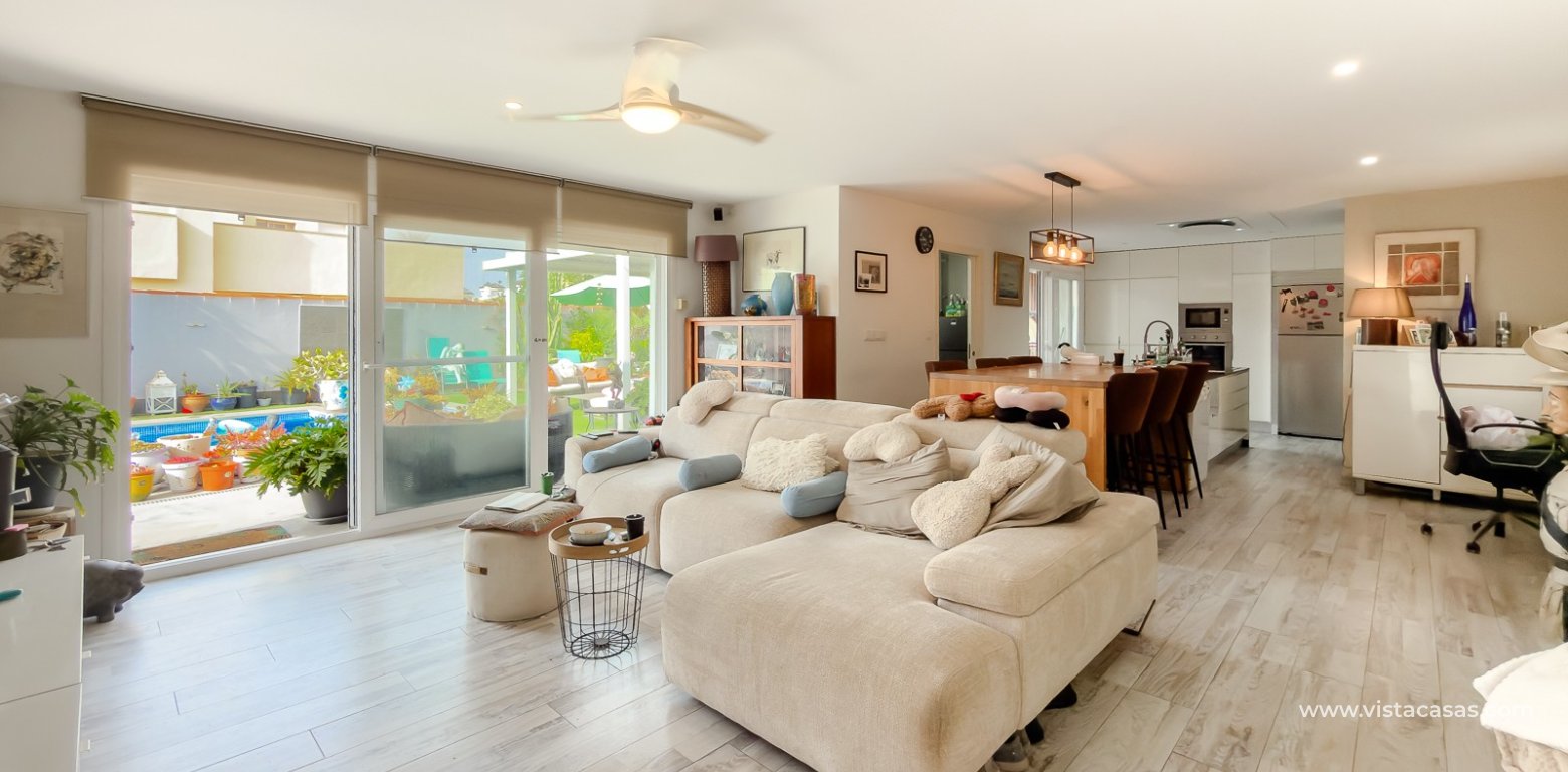 Resale - Villa - Torrevieja - Torretas