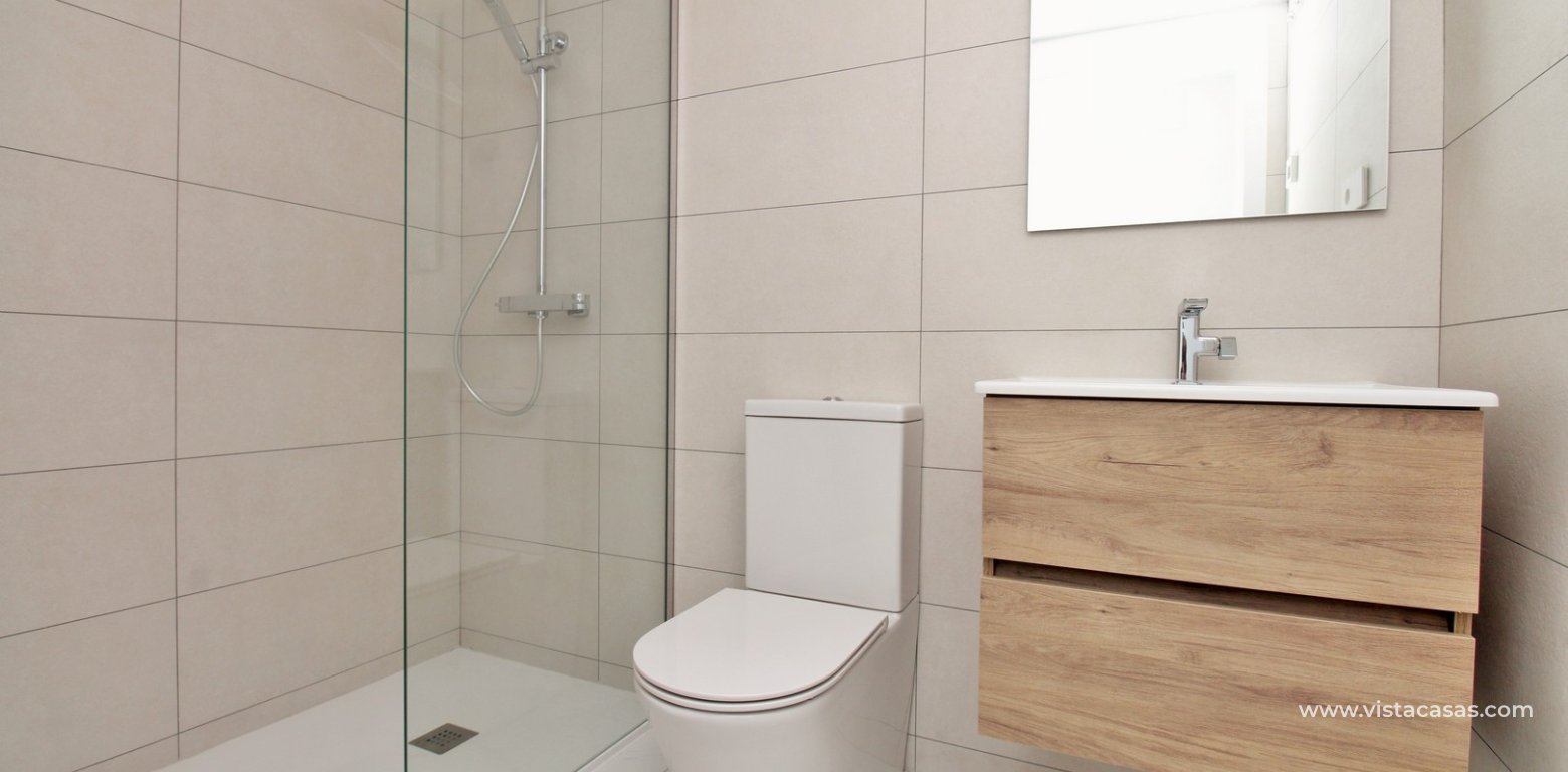 Resale 2 bedroom apartment for sale in Valonia Resort Punta Prima bathroom