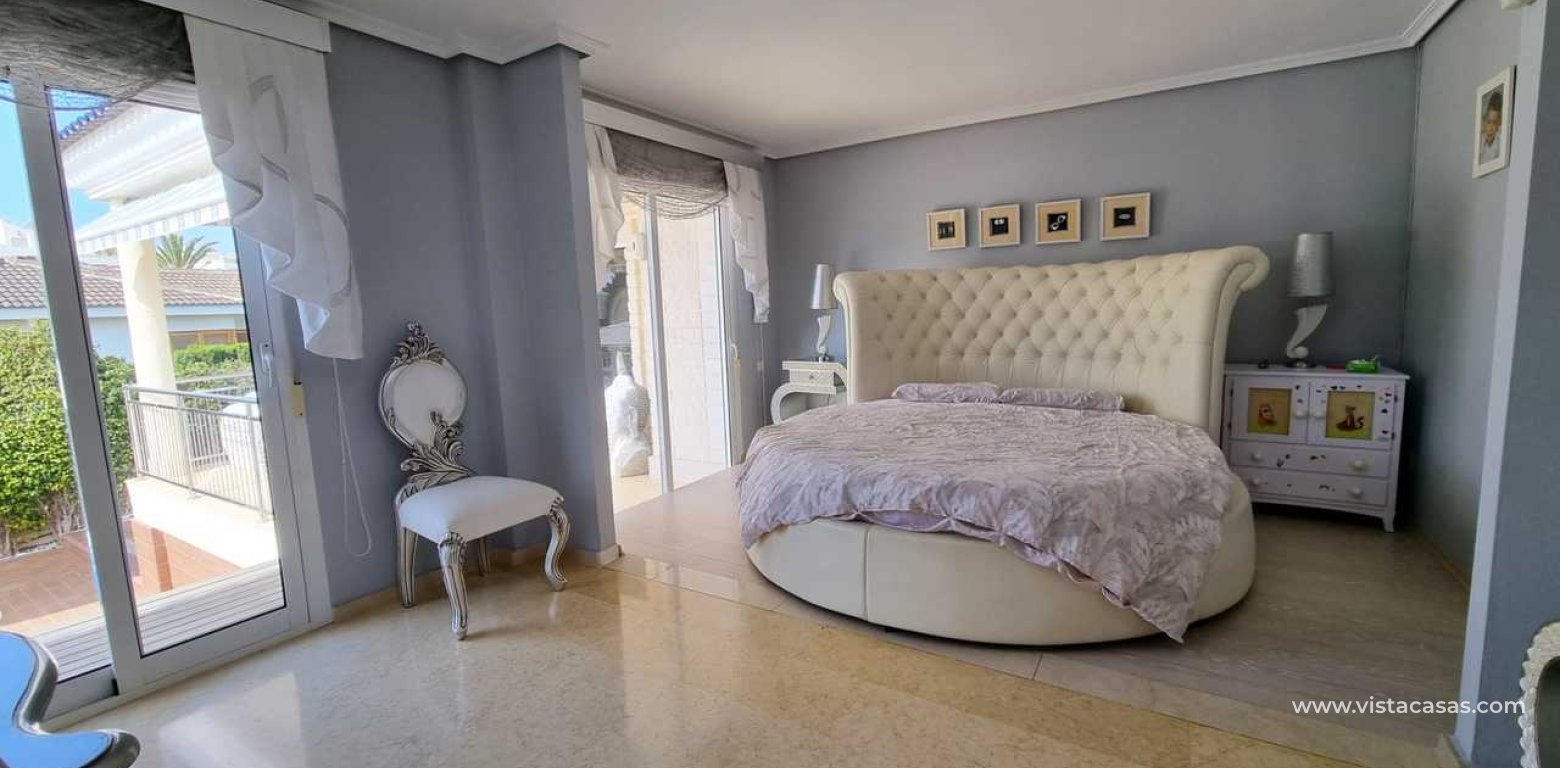 Resale - Villa - Torrevieja - La Mata