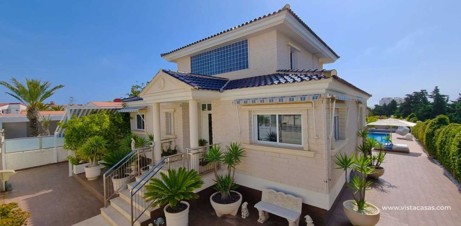 Resale - Villa - Torrevieja - La Mata