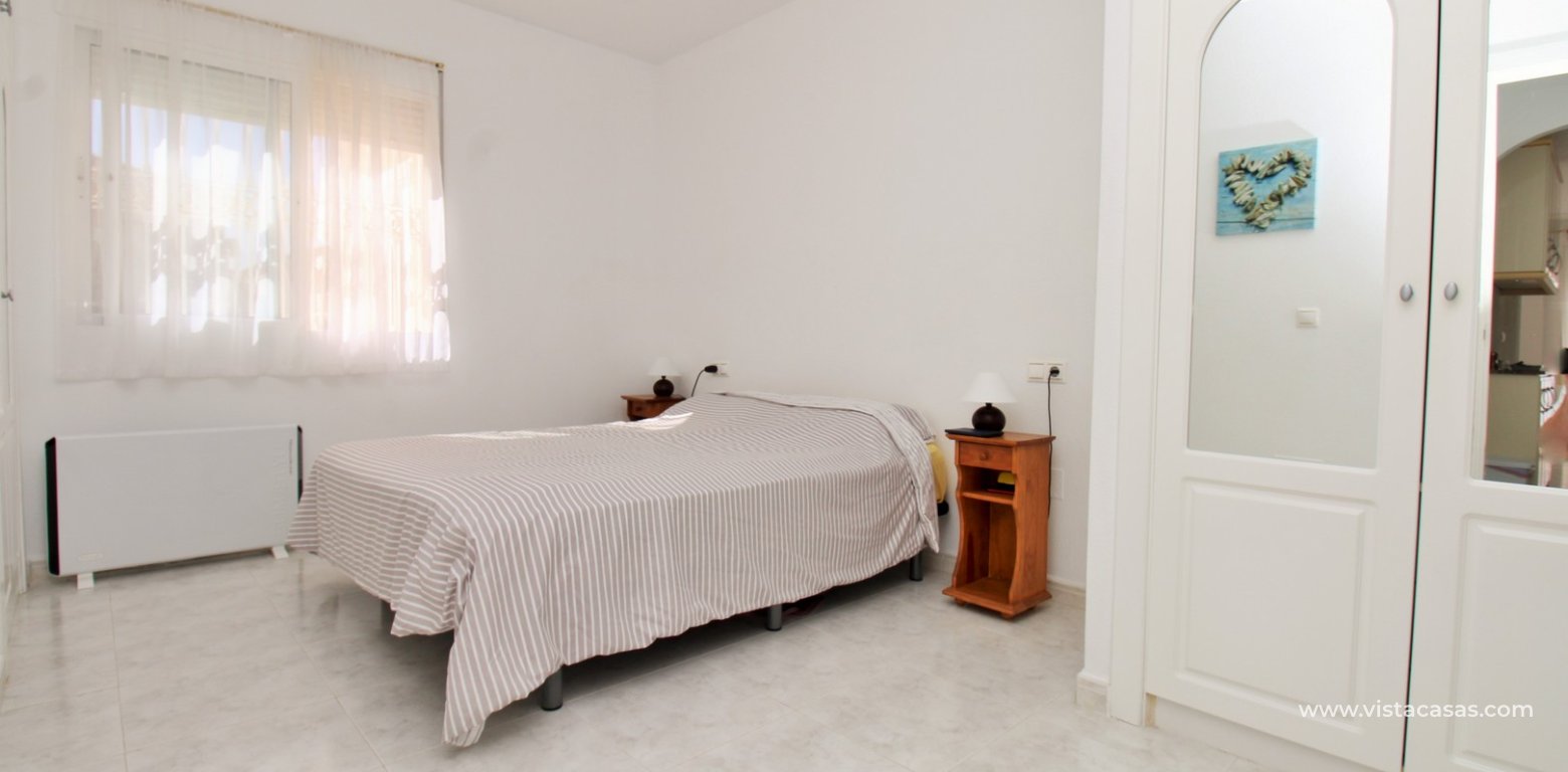 Ground floor apartment for sale in Miraflores V Pau 8 Villamartin master bedroom