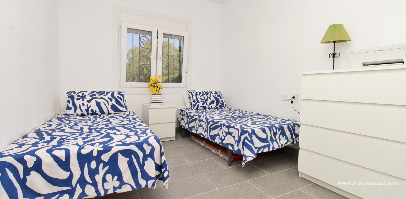 Renovated Lola Bungalow in Valencias Villamartin twin bedroom