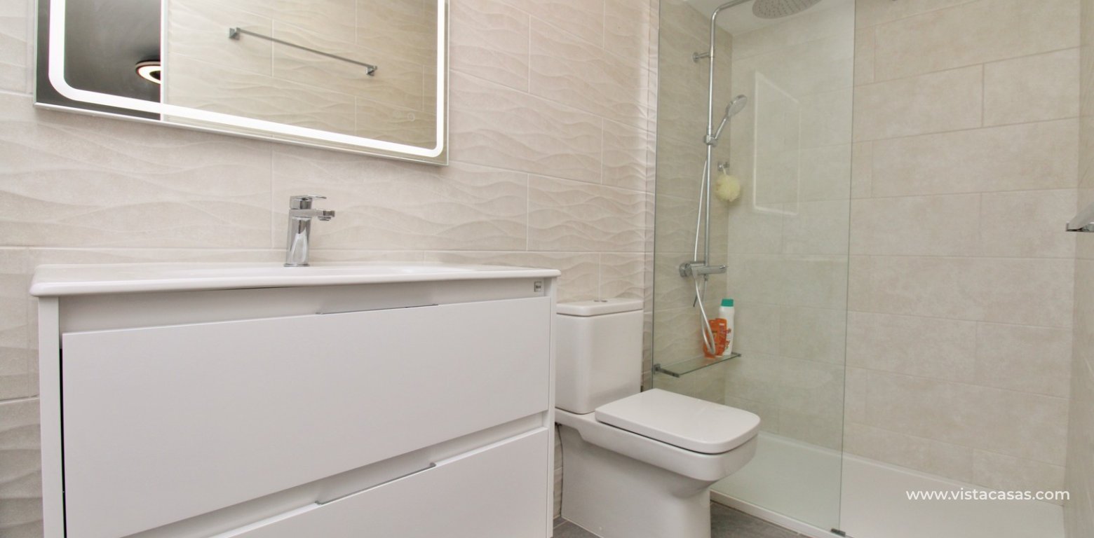 Renovated Lola Bungalow in Valencias Villamartin annex en-suite bathroom