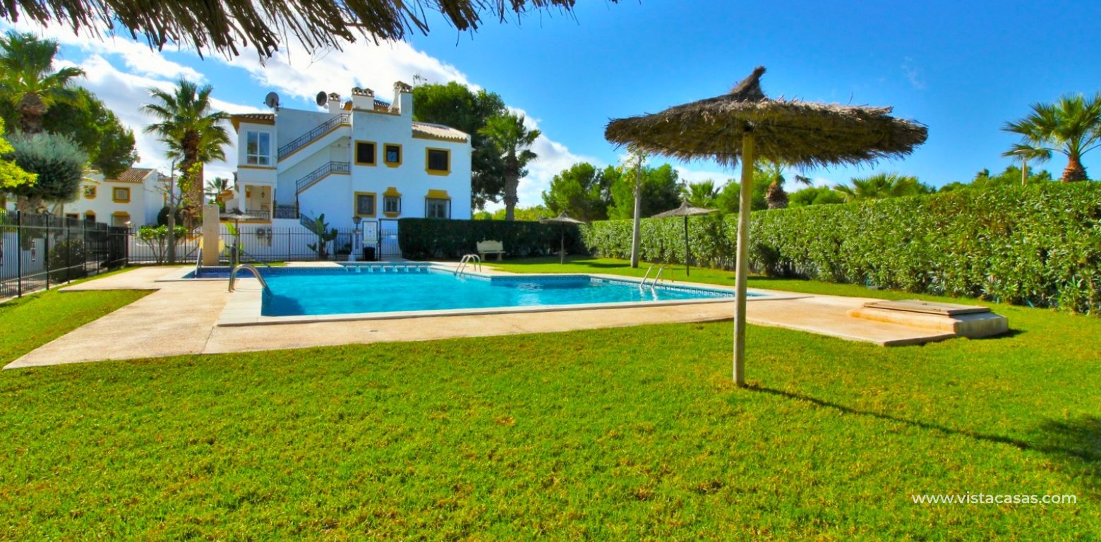 Renovated Lola Bungalow in Valencias Villamartin communal gardens