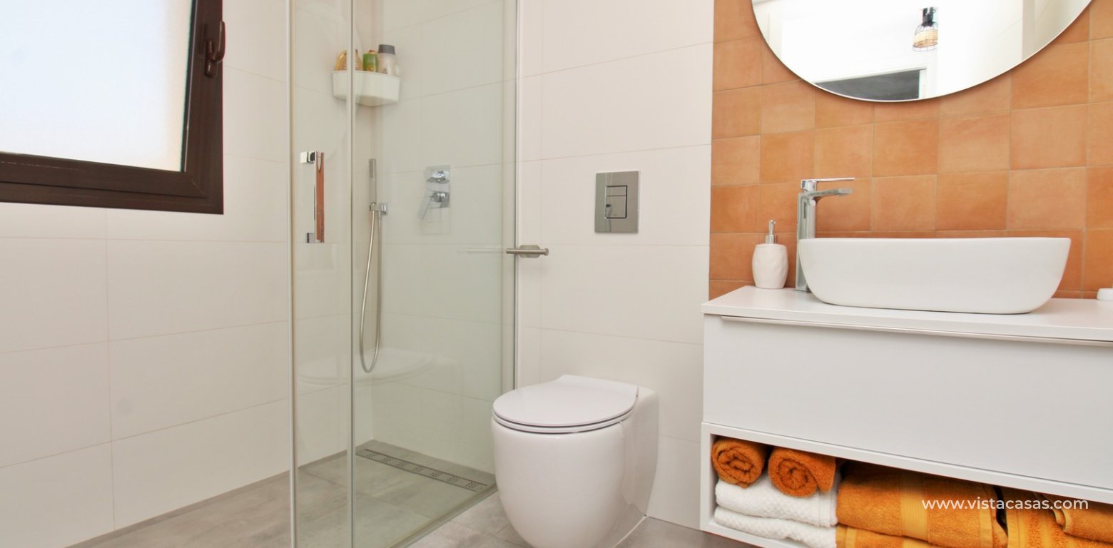 Modern 3 Bed Townhouse in Ilios Pau 8 Villamartin bathroom