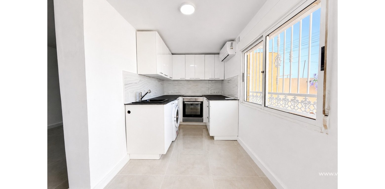 Resale - Apartment - Torrevieja - El Chaparral