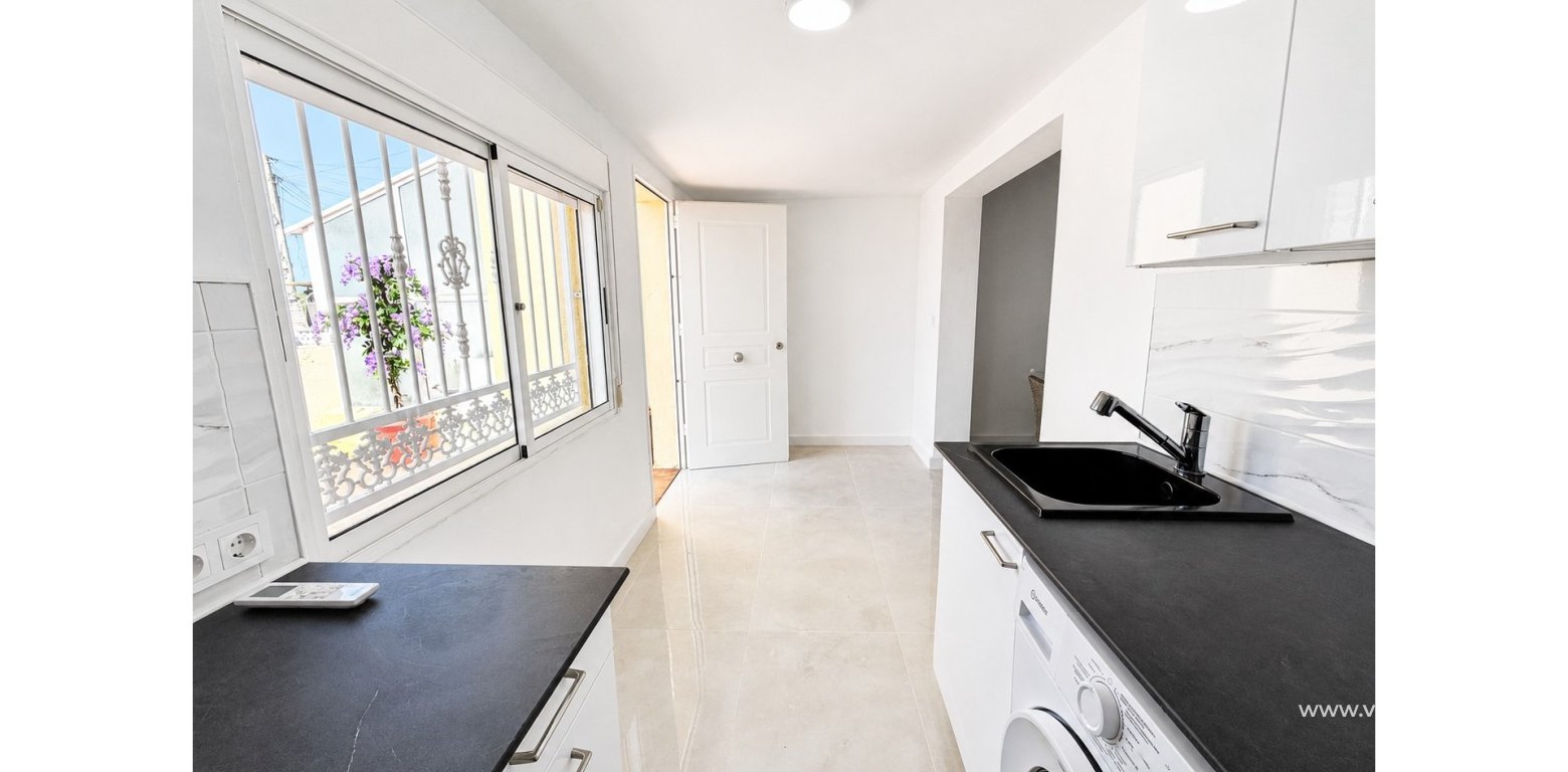 Resale - Apartment - Torrevieja - El Chaparral