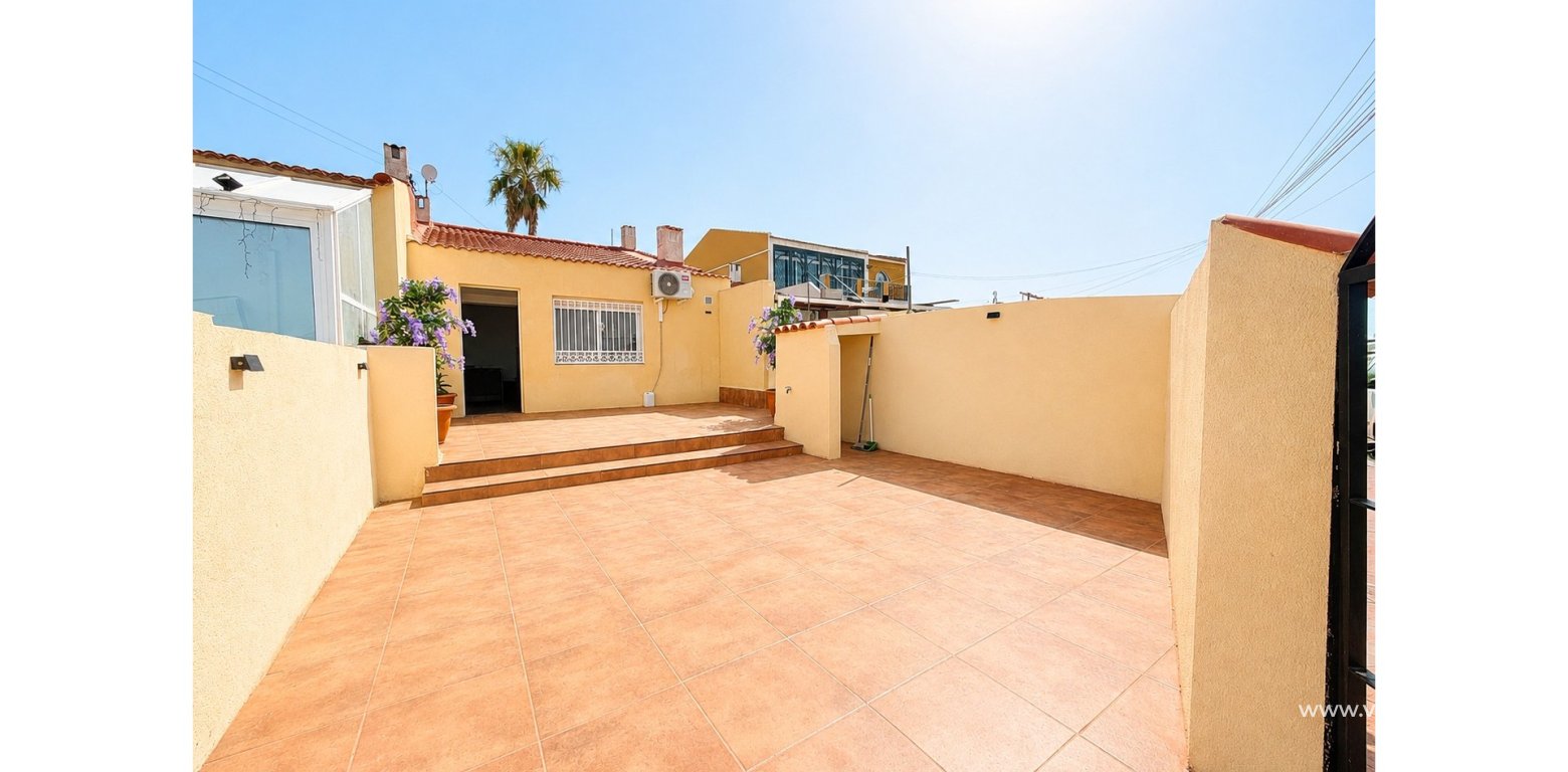 Resale - Apartment - Torrevieja - El Chaparral