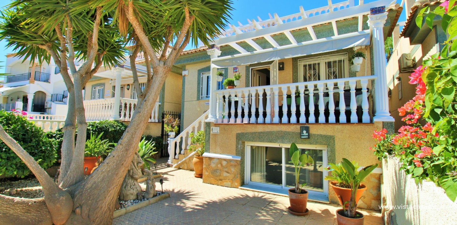 Fully renovated detached villa for sale in Las Violetas Villamartin
