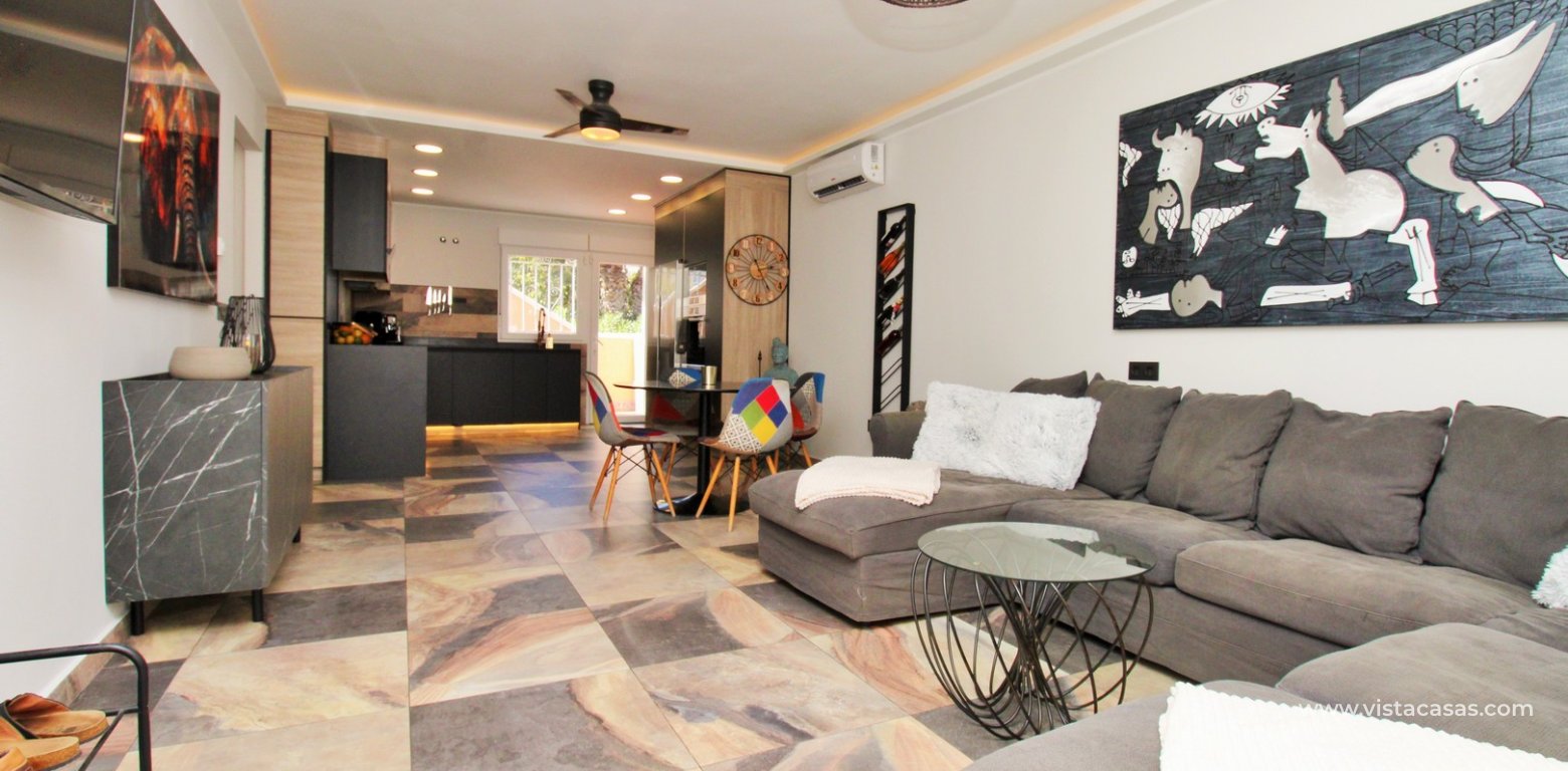 Fully renovated detached villa for sale in Las Violetas Villamartin lounge