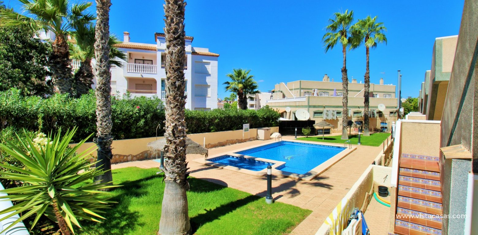 Fully renovated detached villa for sale in Las Violetas Villamartin pool view