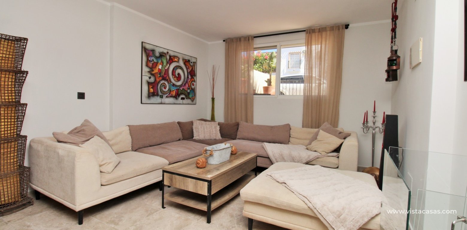 Fully renovated detached villa for sale in Las Violetas Villamartin underbuild living area