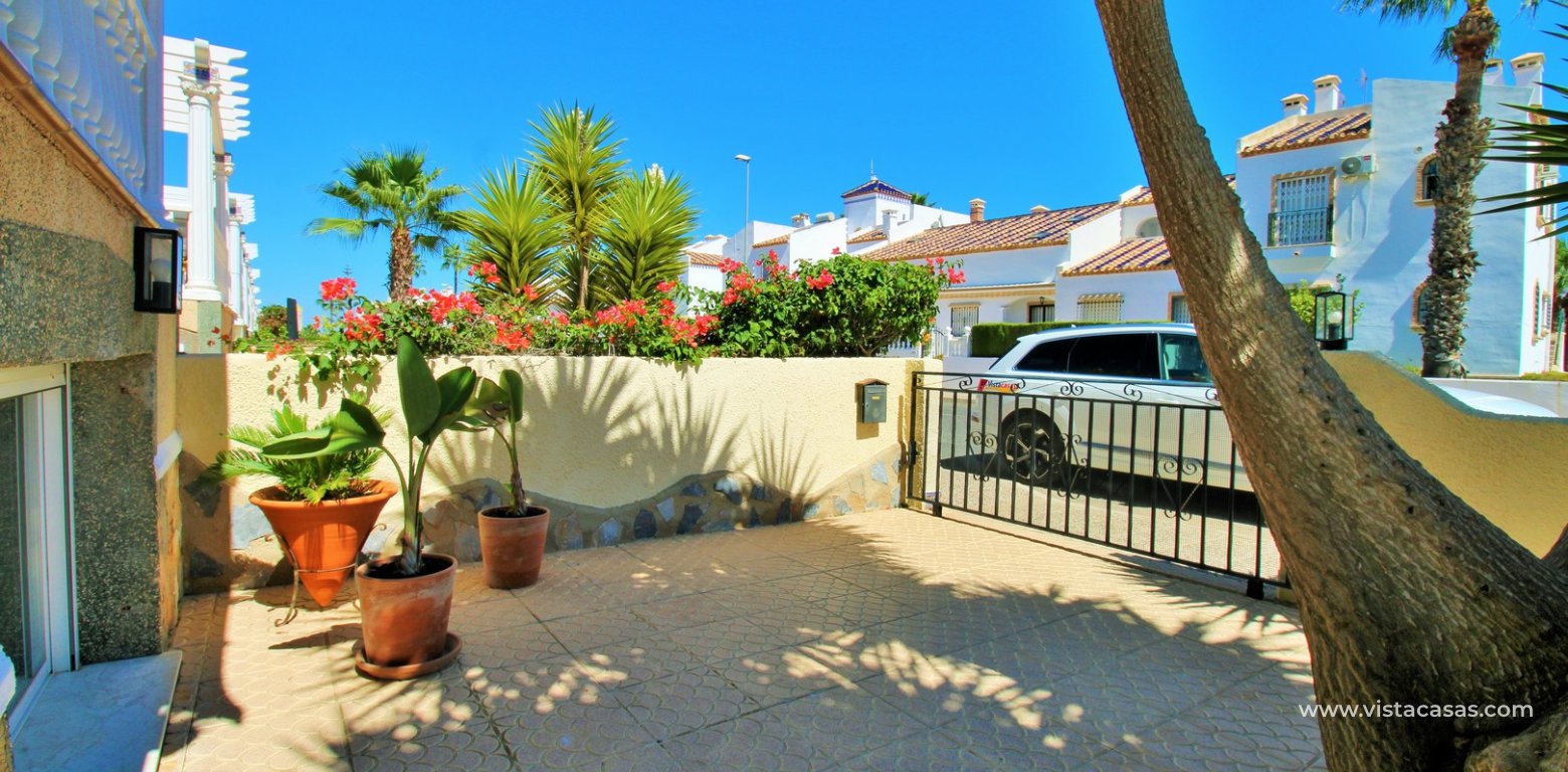 Fully renovated detached villa for sale in Las Violetas Villamartin driveway