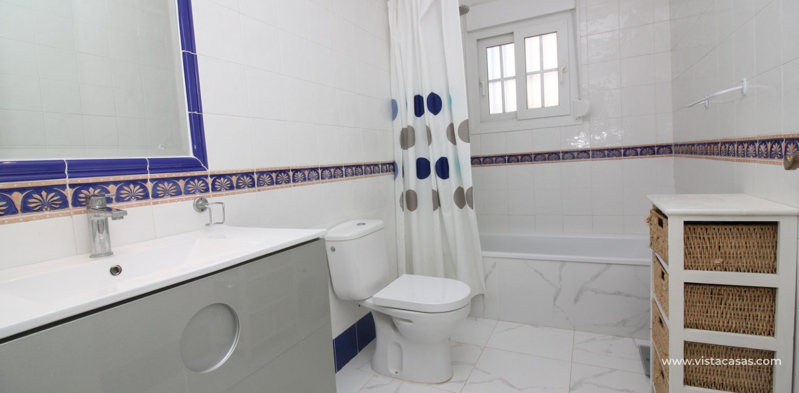 Bungalow for sale in Jumilla II Playa Flamenca bathroom