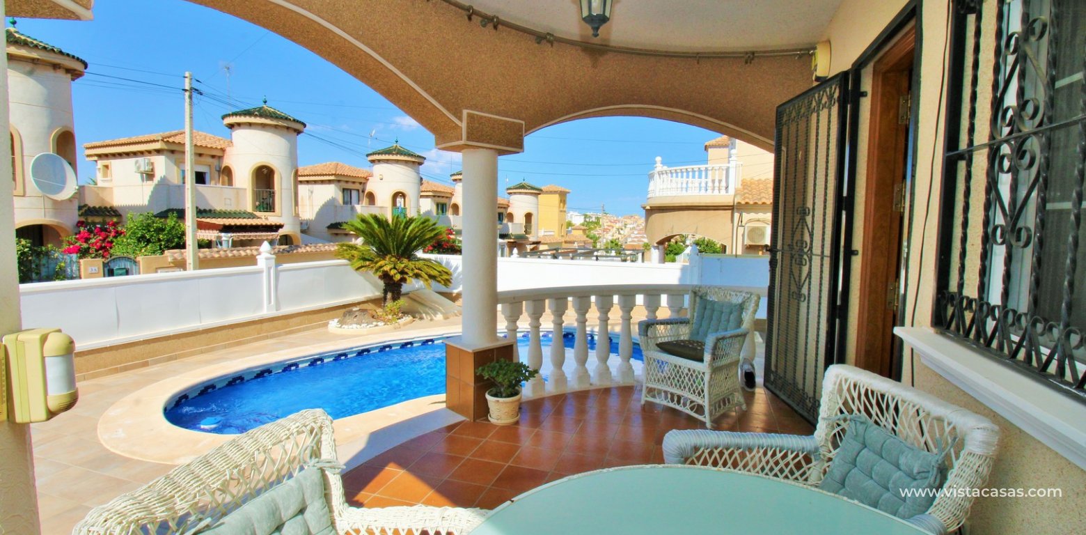 Detached villa with private pool for sale in Zodiaco VI Villamartin porch