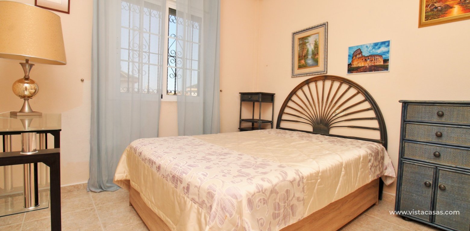 Detached villa with private pool for sale in Zodiaco VI Villamartin double bedroom
