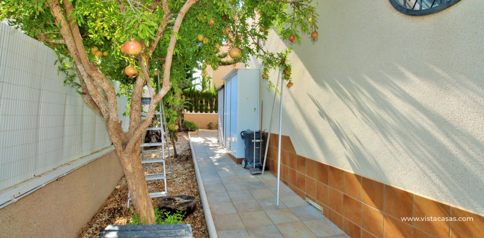 Detached villa with private pool for sale in Zodiaco VI Villamartin garden