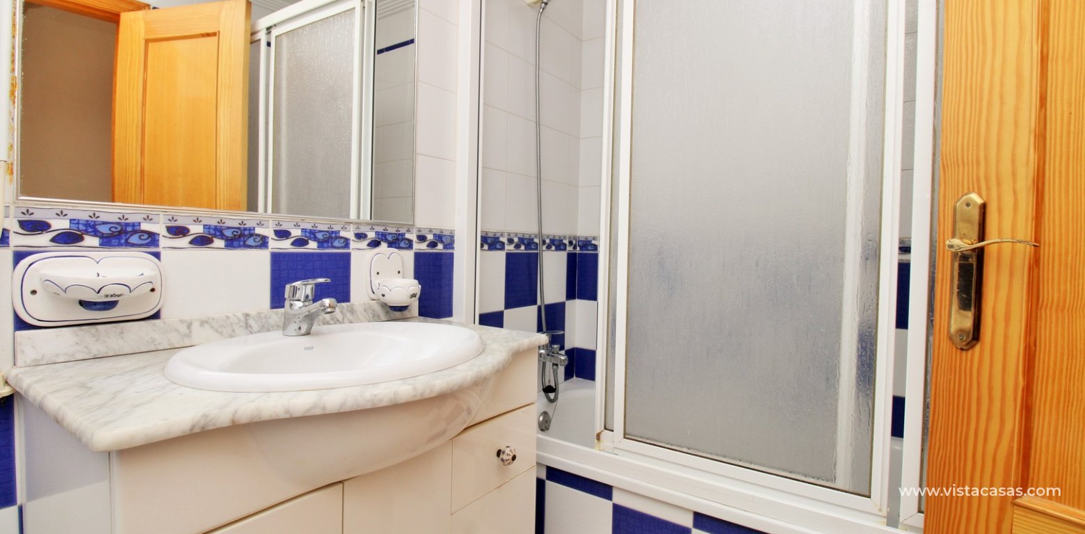 3 bedroom duplex apartment in Parque del Duque Playa Flamenca bathroom 2