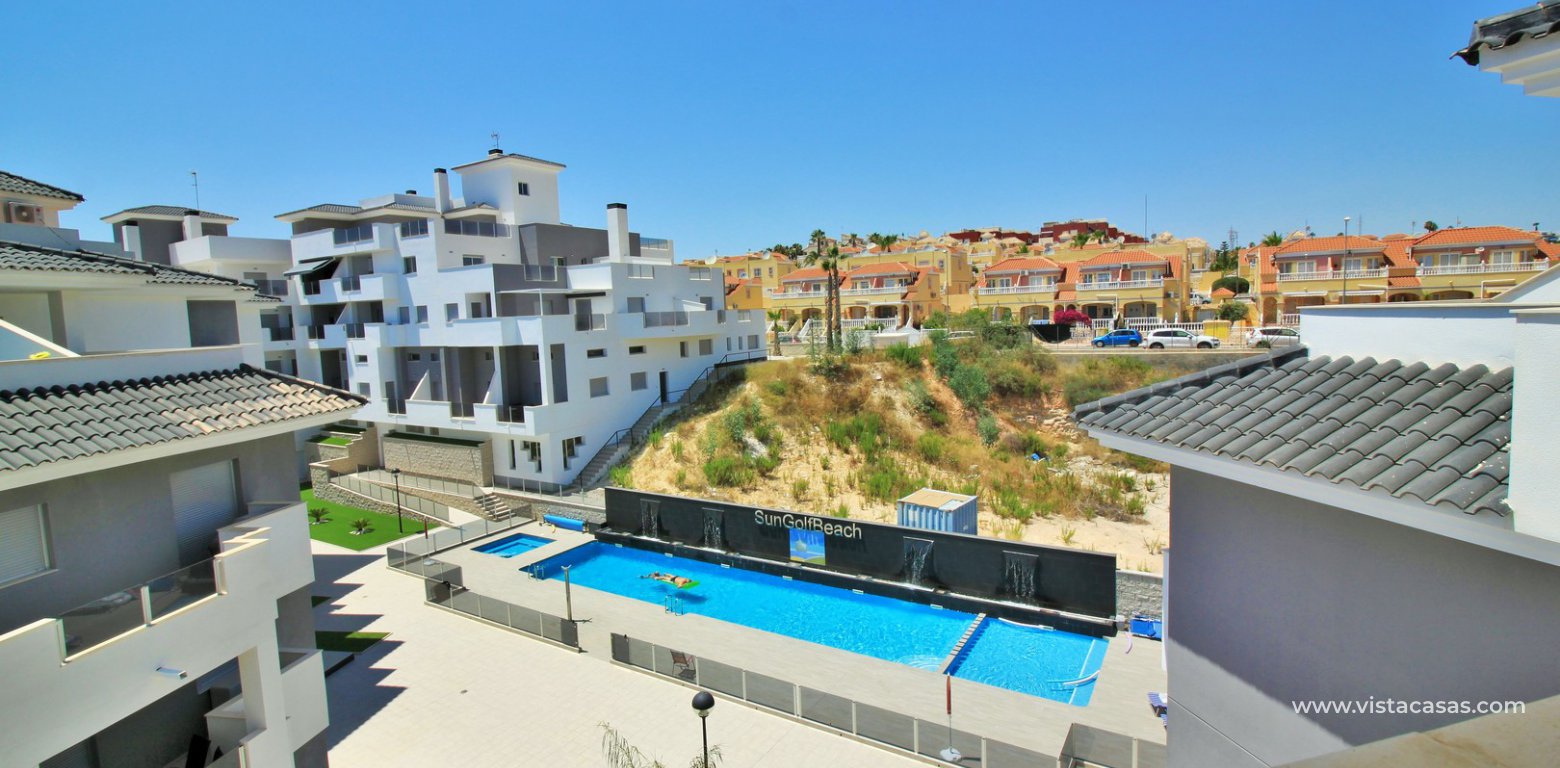 Penthouse apartment for sale in Sungolf Beach Villamartin pool view