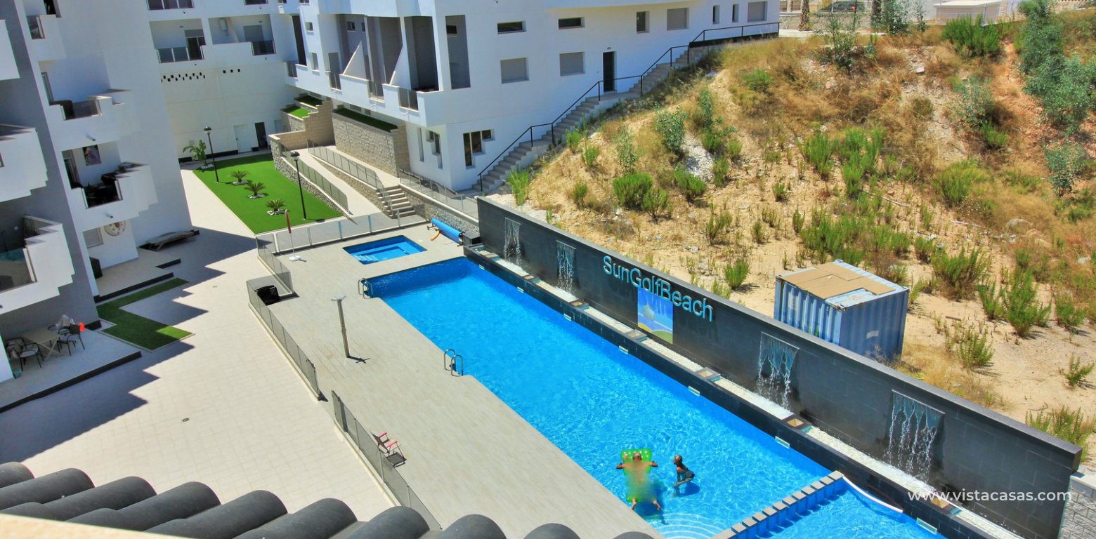 Penthouse apartment for sale in Sungolf Beach Villamartin views of pool