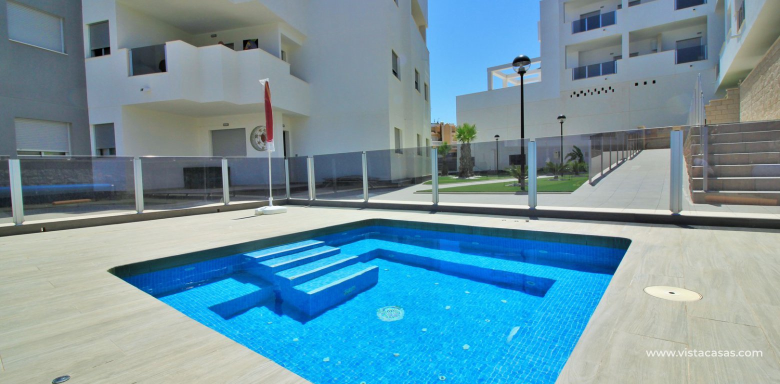Penthouse apartment for sale in Sungolf Beach Villamartin jacuzzi