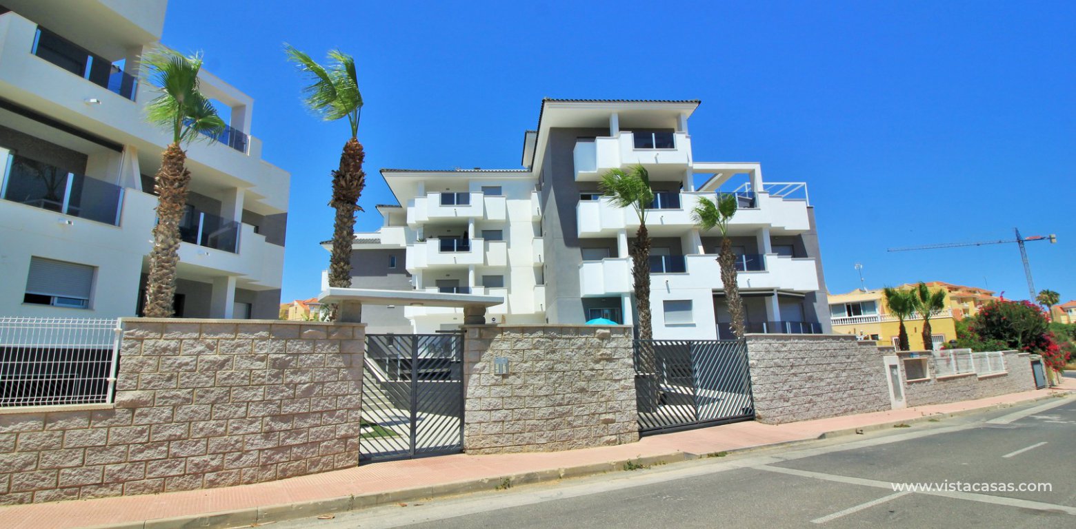 Penthouse apartment for sale in Sungolf Beach Villamartin gated community