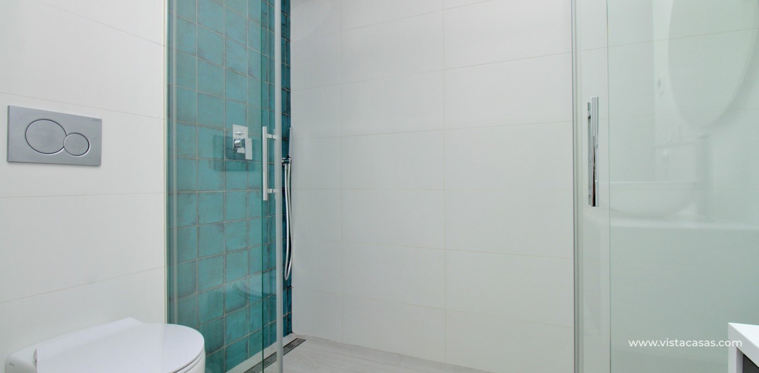 Duplex Penthouse for sale in Soleil Pau 8 Villamartin en-suite shower