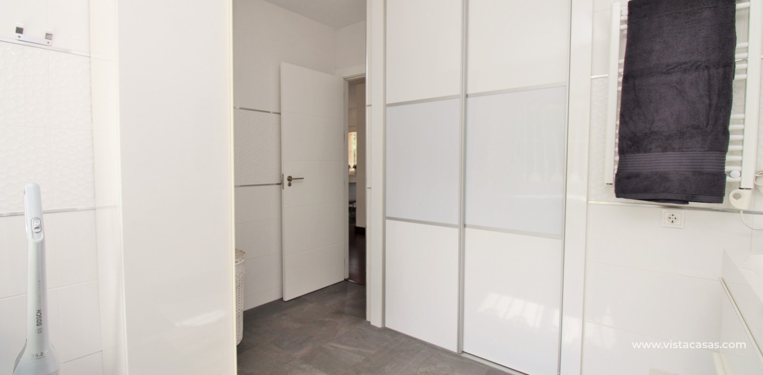 Resale - Villa - Villamartin