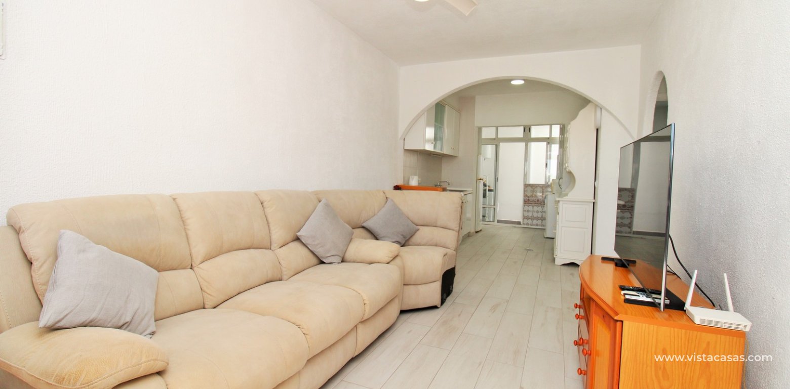South-facing 2-bedroom bungalow for sale in Villamartin near La Fuente lounge