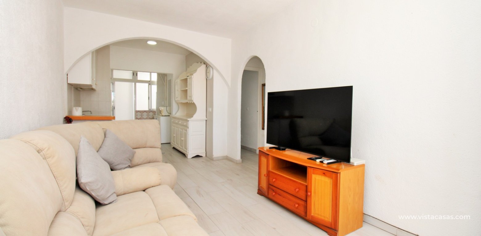 South-facing 2-bedroom bungalow for sale in Villamartin near La Fuente lounge 2
