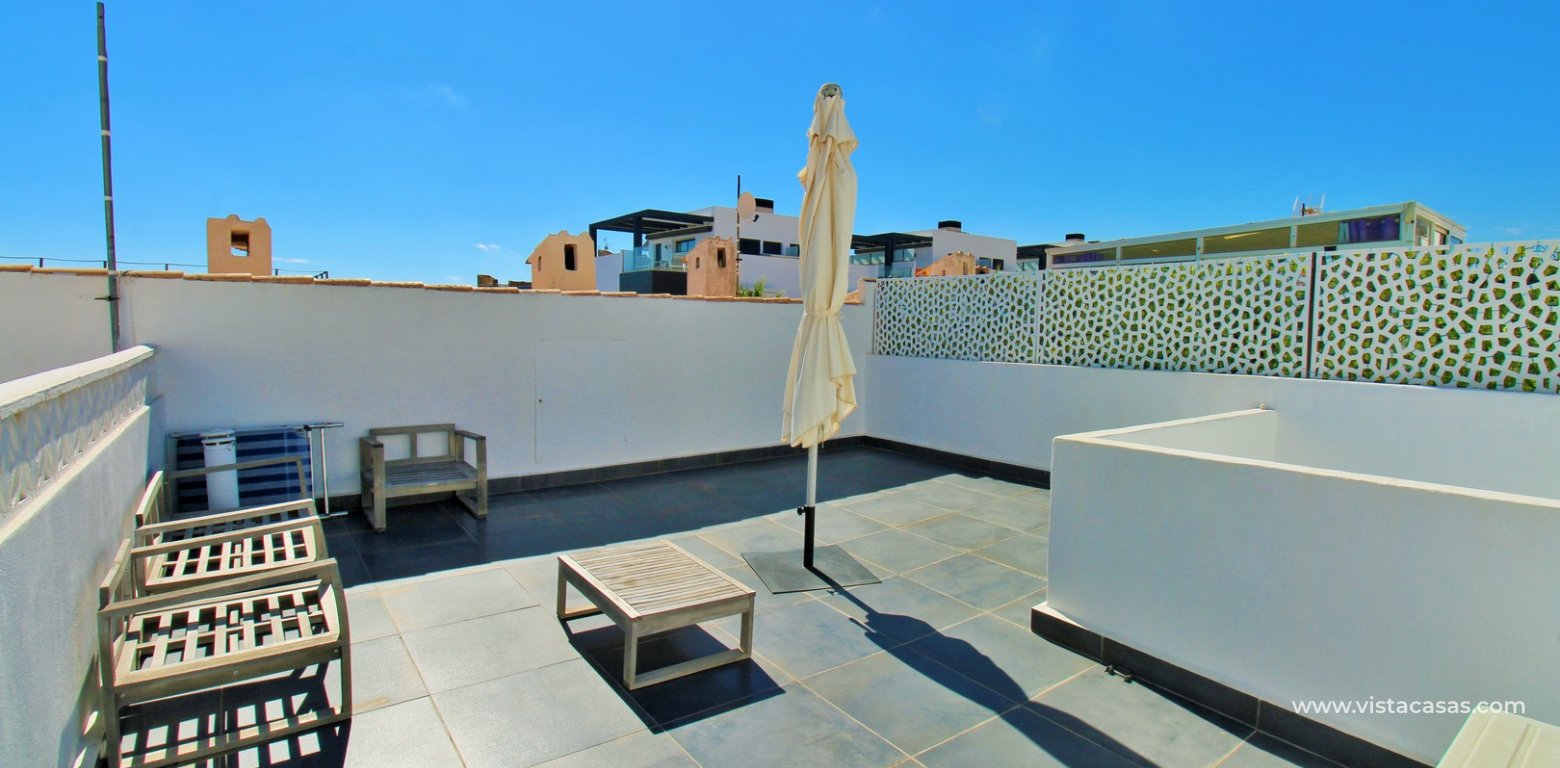 South-facing 2-bedroom bungalow for sale in Villamartin near La Fuente solarium