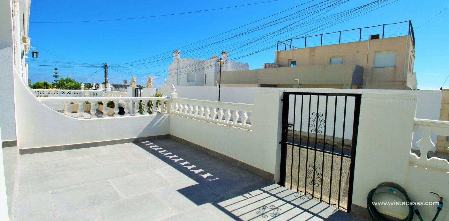 South-facing 2-bedroom bungalow for sale in Villamartin near La Fuente terrace front
