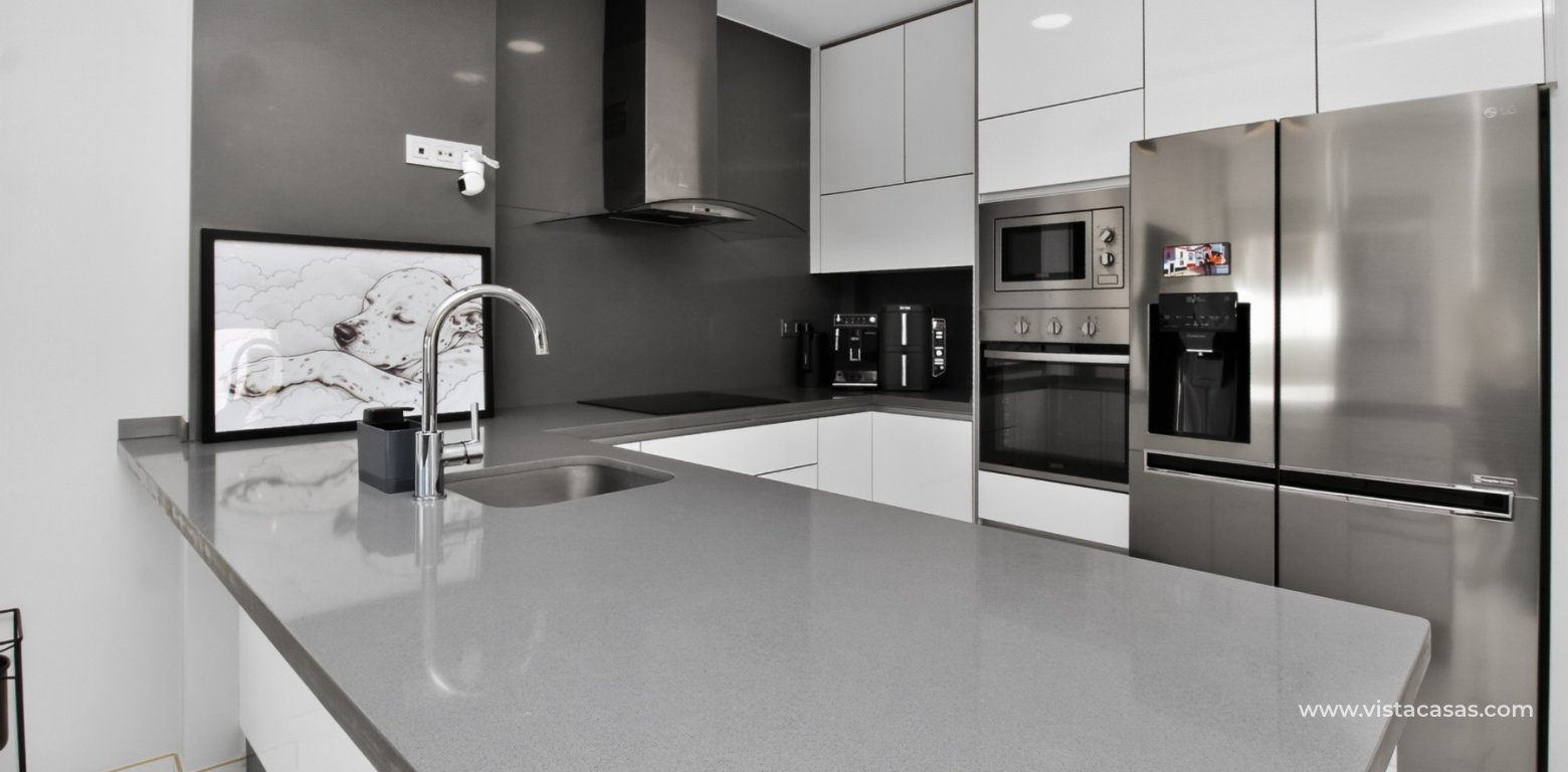 South-facing 4 bedroom villa for sale in Pink Paradise Villamartin kitchen