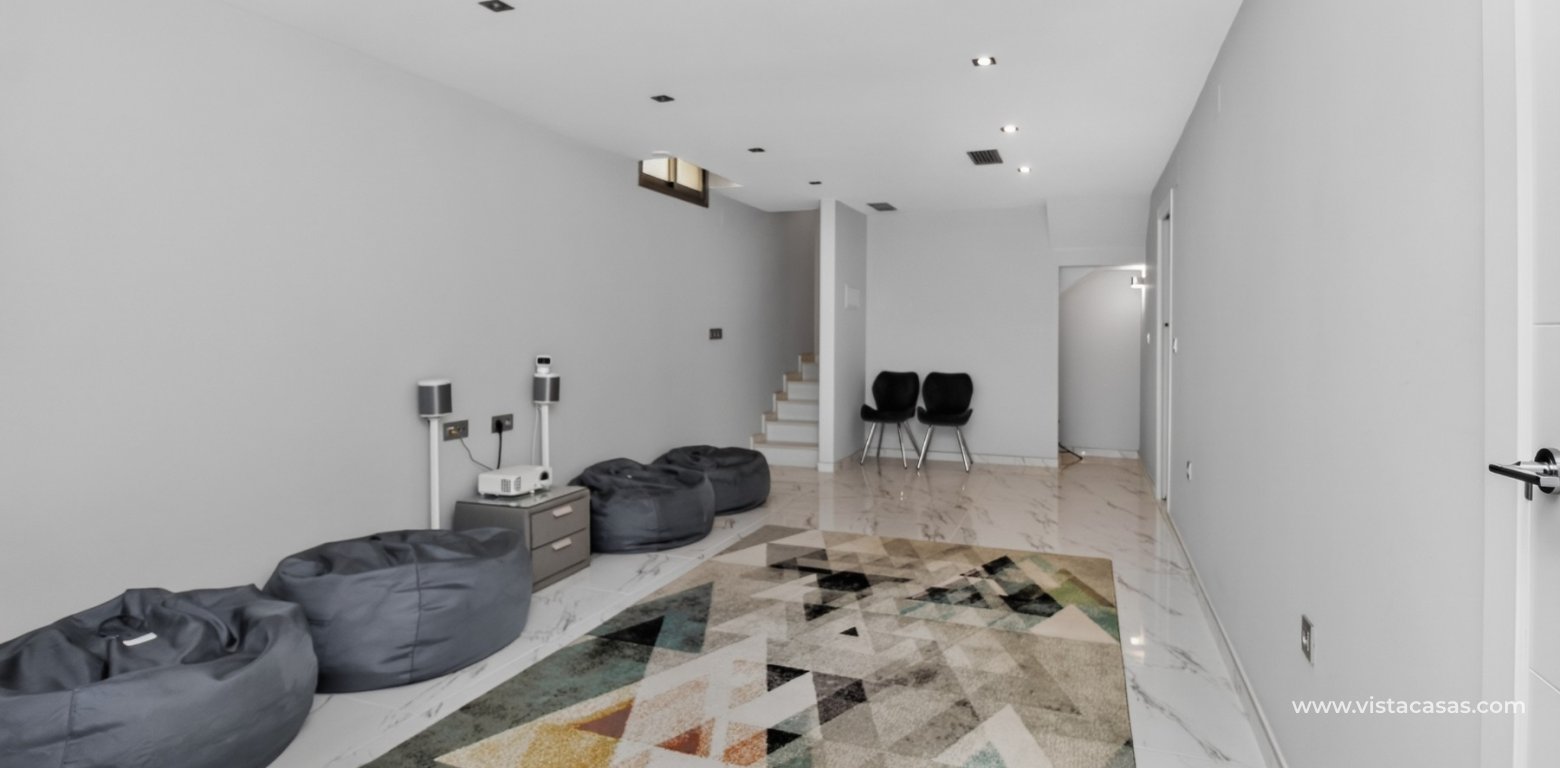 South-facing 4 bedroom villa for sale in Pink Paradise Villamartin underbuild room