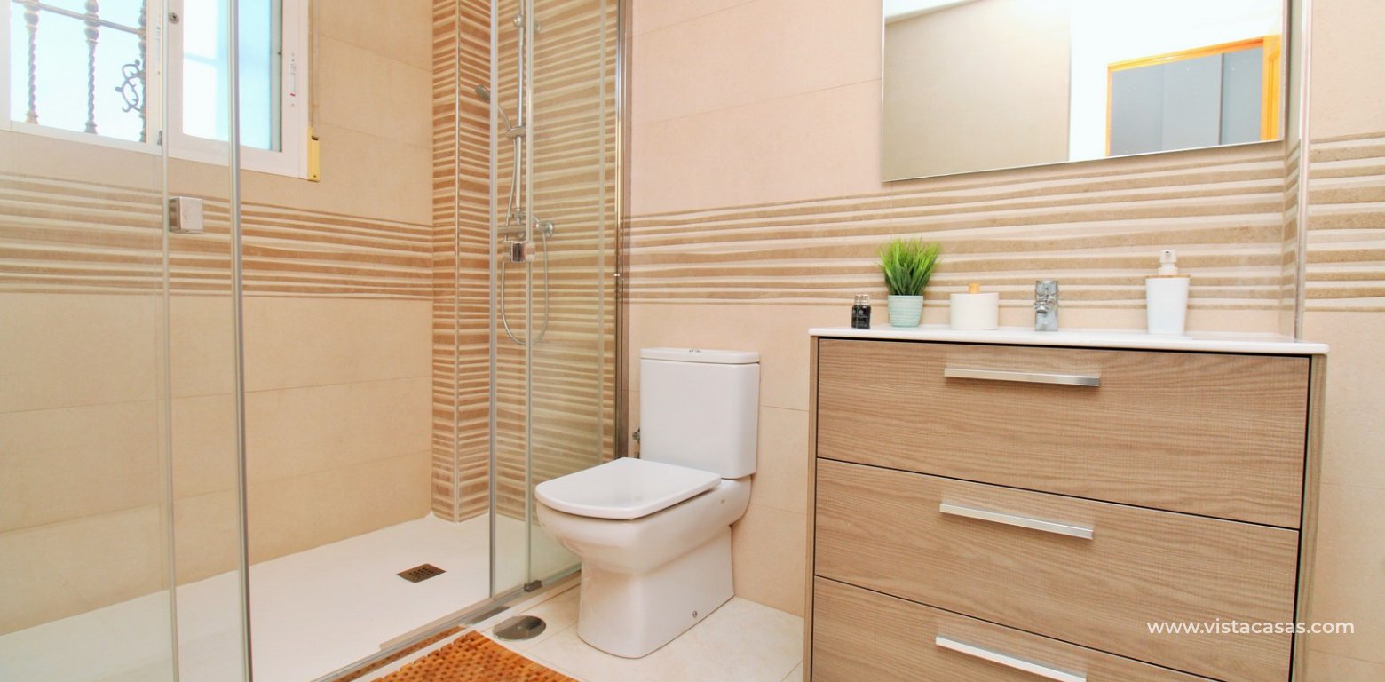 3 Bedroom Quad House for sale in Pinada Golf II Villamartin bathroom
